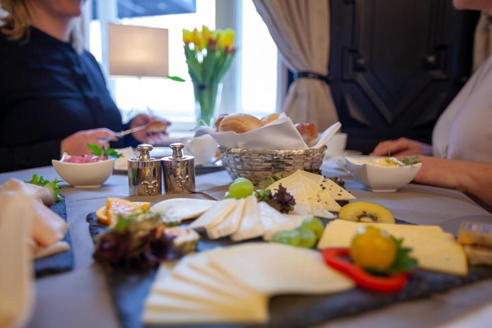 Hotel Niederlaendischer Hof Шверин Екстериор снимка