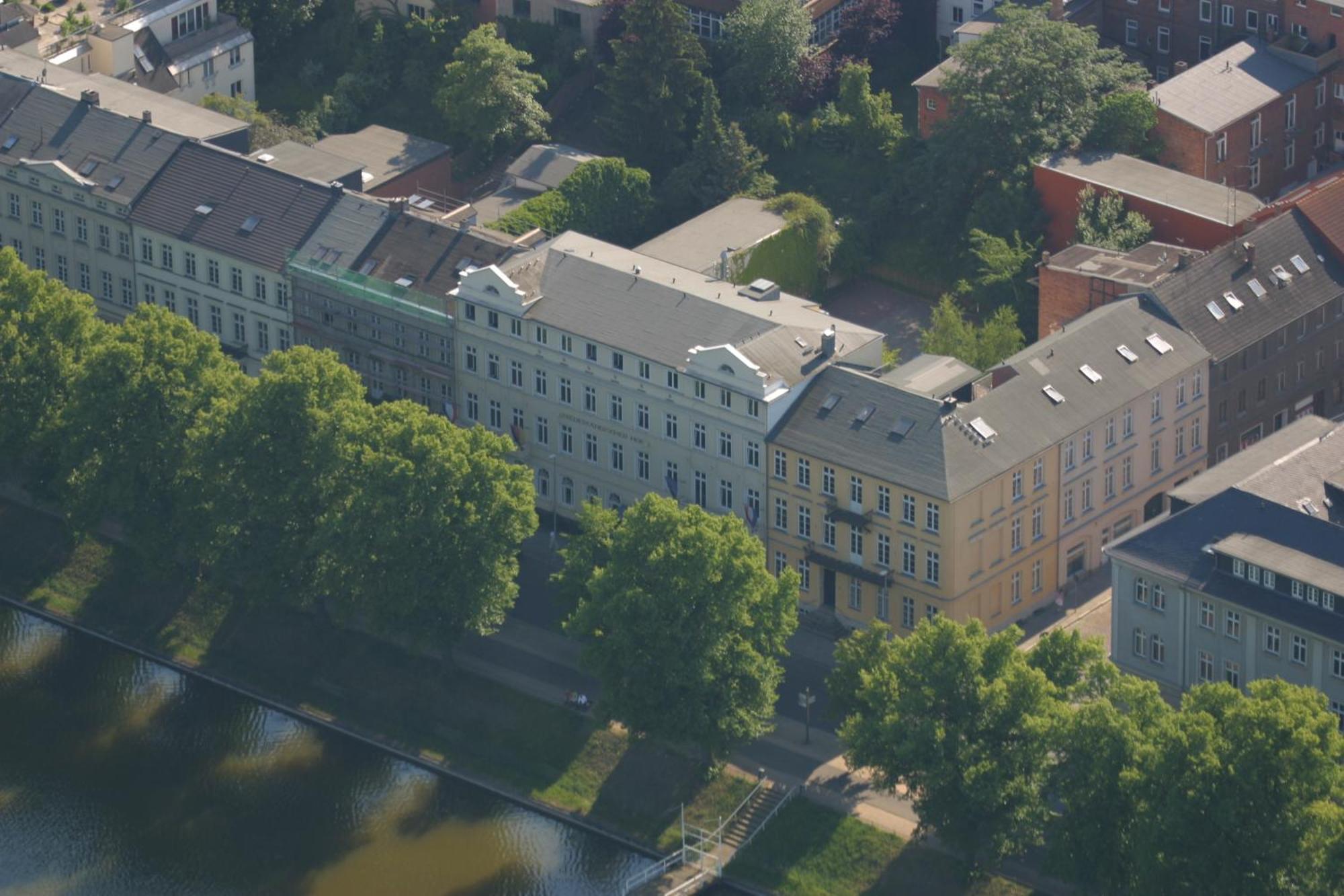 Hotel Niederlaendischer Hof Шверин Екстериор снимка