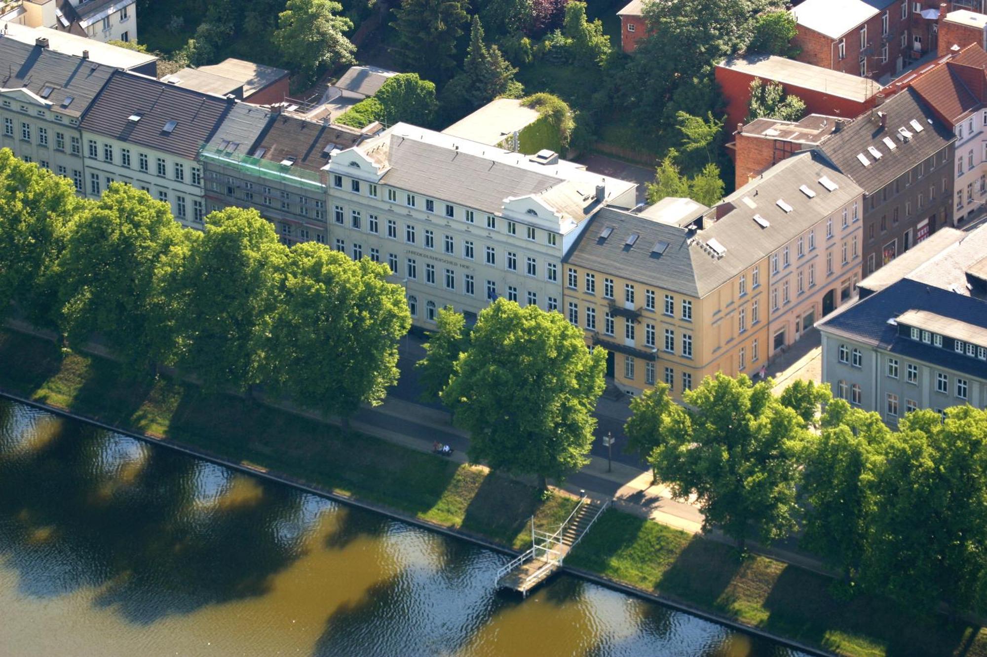 Hotel Niederlaendischer Hof Шверин Екстериор снимка