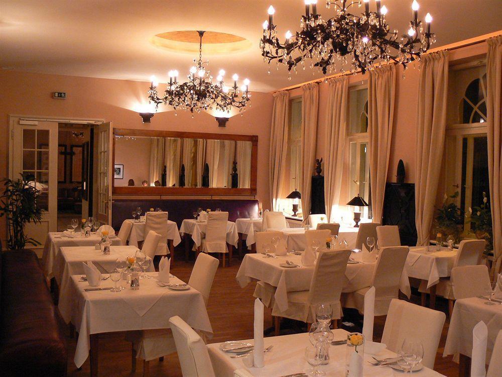 Hotel Niederlaendischer Hof Шверин Ресторант снимка