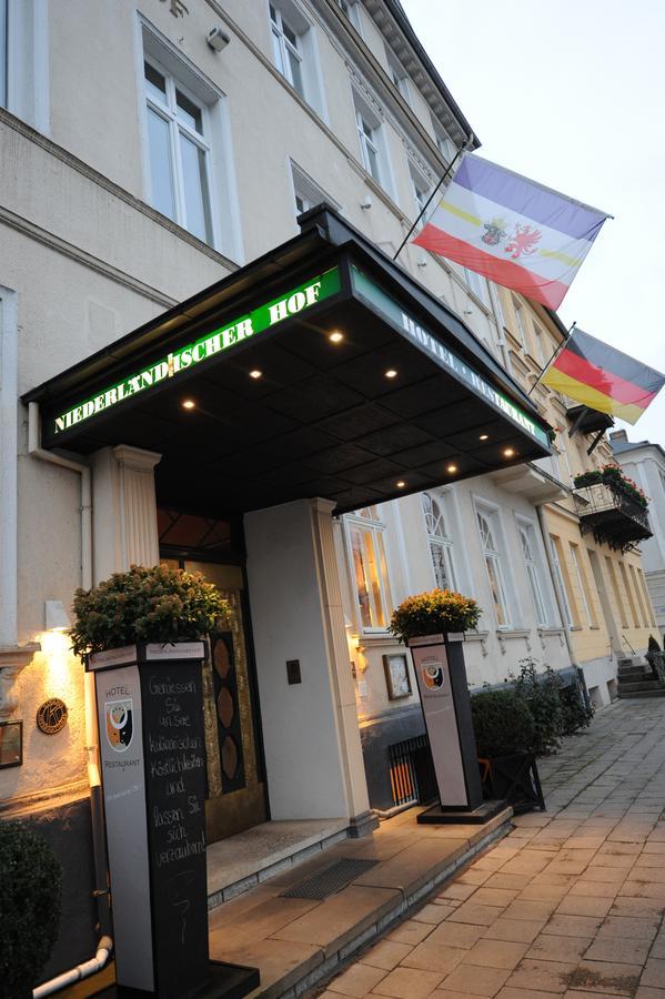 Hotel Niederlaendischer Hof Шверин Екстериор снимка