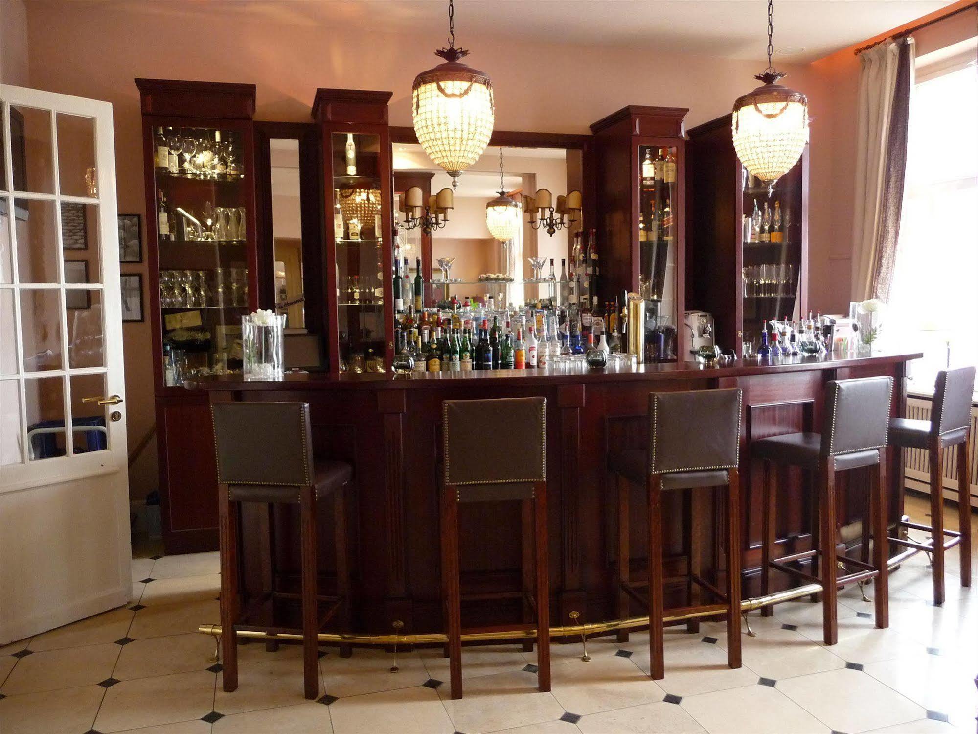 Hotel Niederlaendischer Hof Шверин Ресторант снимка