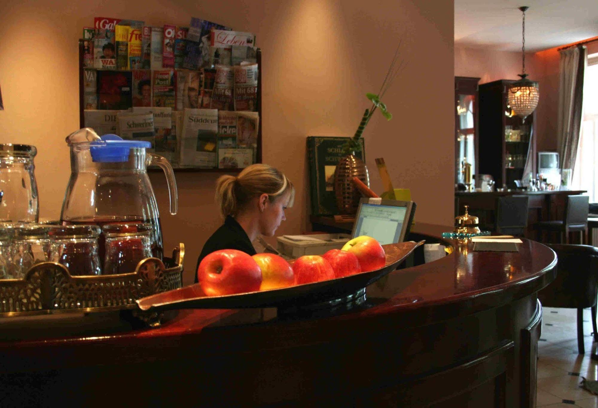 Hotel Niederlaendischer Hof Шверин Екстериор снимка